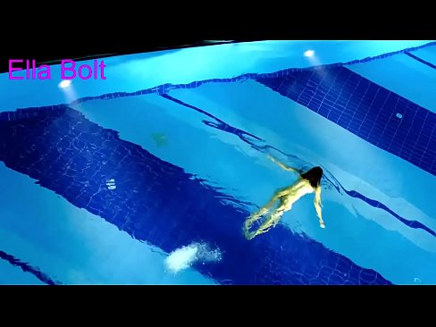❤️ Nu mă pot opri din privit, tânără blondă surprinsă înotând goală în piscina stațiunii ELLA BOLT ❤️ at ro.serviporno.ru ❌
