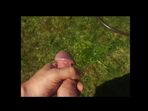 ❤️ O bunăciune fierbinte își face sex cu păsărica roz și ejaculează cu un squirt într-o grădină de vară ❤️   at ro.serviporno.ru ❌