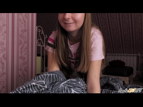 ❤️ Blondina îi suge adânc prietenei ei și primește spermă în gură ❤️ at ro.serviporno.ru ❌